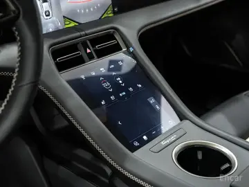 2025 Porsche Taycan с пробегом 121 км