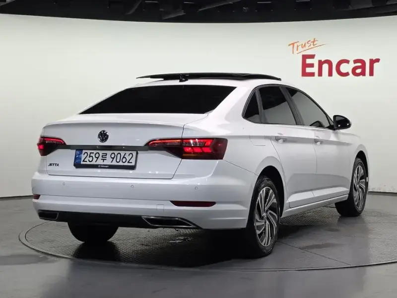 2021 Volkswagen Jetta с пробегом 32 945 км