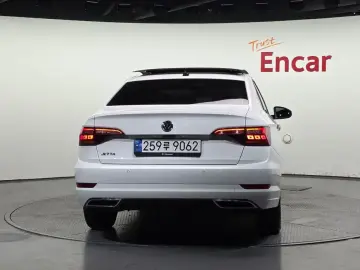 2021 Volkswagen Jetta с пробегом 32 945 км