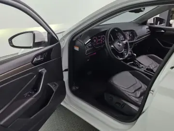 2021 Volkswagen Jetta с пробегом 32 945 км