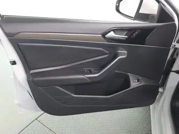 2021 Volkswagen Jetta с пробегом 32 945 км