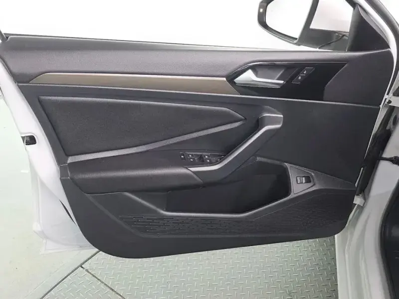 2021 Volkswagen Jetta с пробегом 32 945 км
