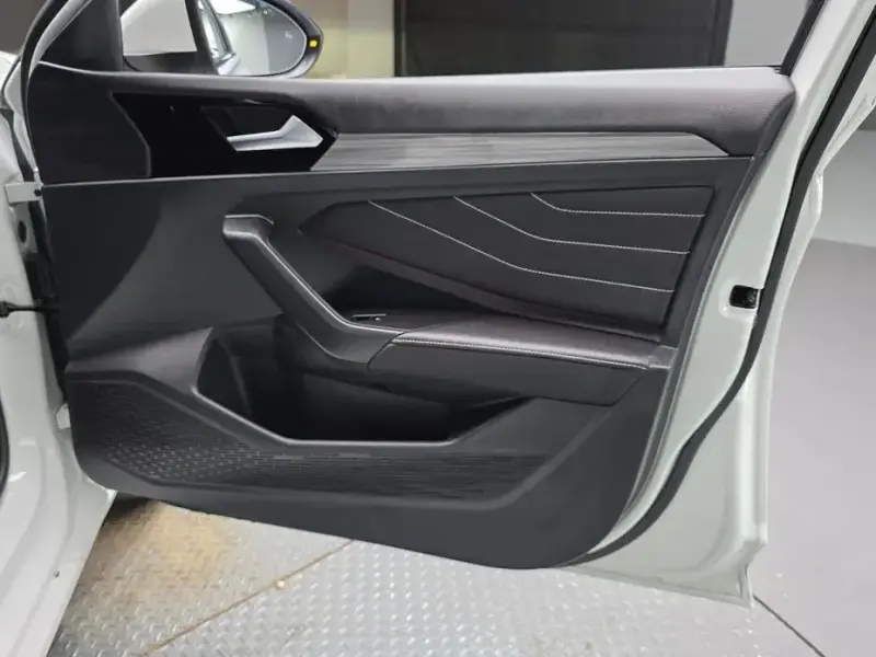 2022 Volkswagen Jetta с пробегом 54 327 км