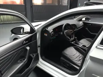 2022 Volkswagen Jetta с пробегом 66 704 км