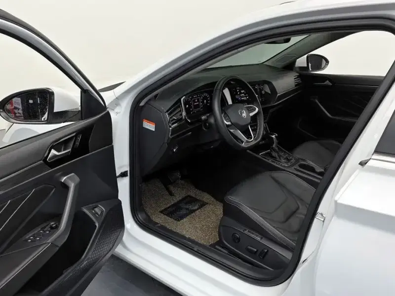 2023 Volkswagen Jetta с пробегом 40 199 км