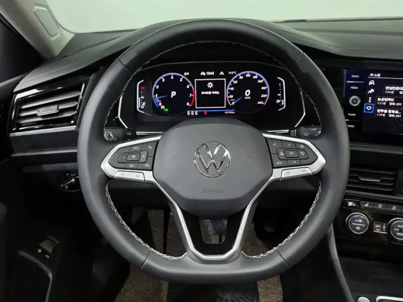 2023 Volkswagen Jetta с пробегом 40 199 км