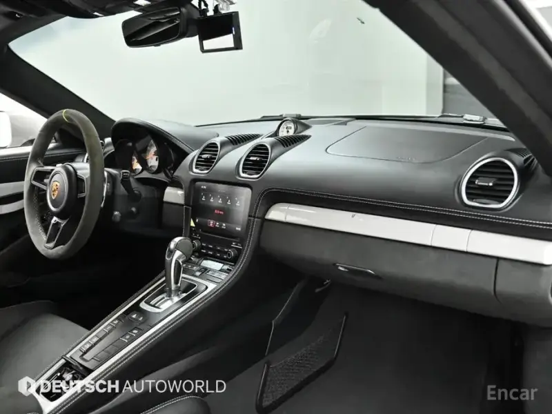 2023 Porsche Cayman с пробегом 7 300 км
