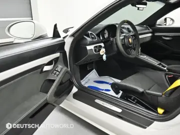 2023 Porsche Cayman с пробегом 7 300 км