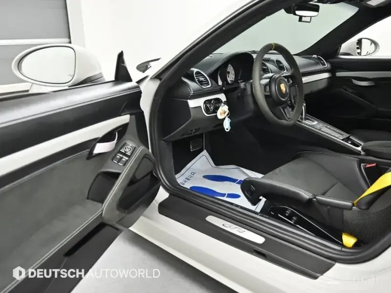 2023 Porsche Cayman с пробегом 7 300 км