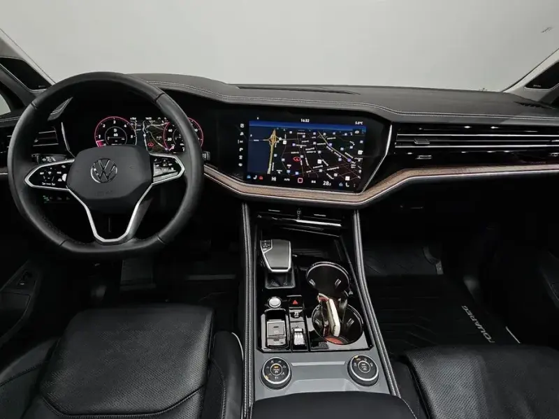 2024 Volkswagen Touareg с пробегом 16 266 км