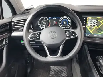 2023 Volkswagen Touareg с пробегом 37 764 км