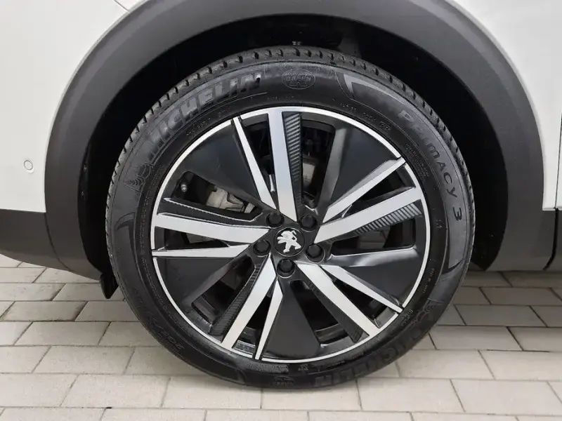 2024 Peugeot 3008 с пробегом 4 603 км