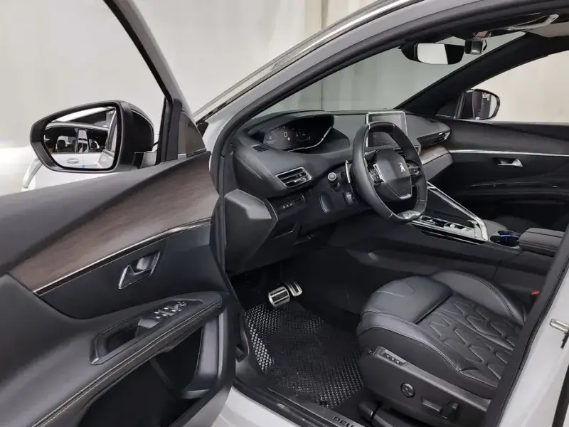 2024 Peugeot 3008 с пробегом 4 603 км