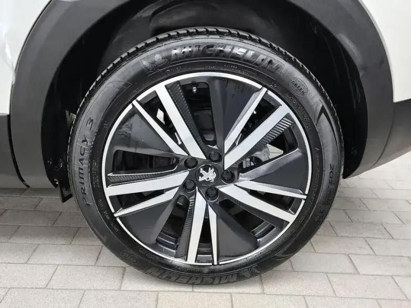 2024 Peugeot 3008 с пробегом 4 603 км