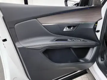 2024 Peugeot 3008 с пробегом 4 603 км