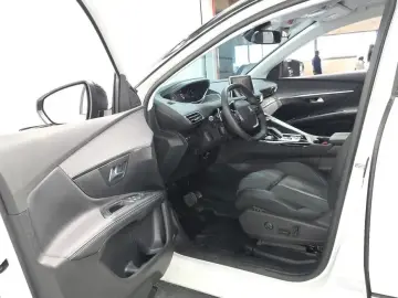 2022 Peugeot 5008 с пробегом 32 935 км