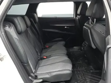 2022 Peugeot 5008 с пробегом 32 935 км