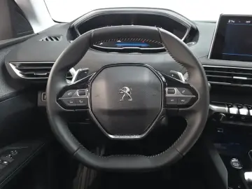 2022 Peugeot 5008 с пробегом 32 935 км