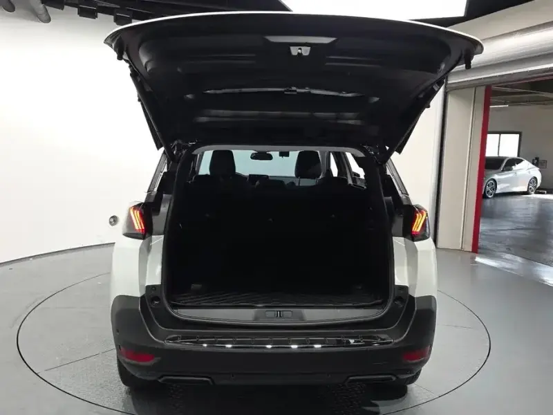 2022 Peugeot 5008 с пробегом 32 935 км