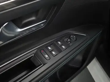 2022 Peugeot 5008 с пробегом 32 935 км
