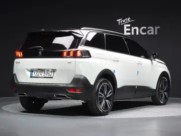 2024 Peugeot 5008 с пробегом 9 960 км