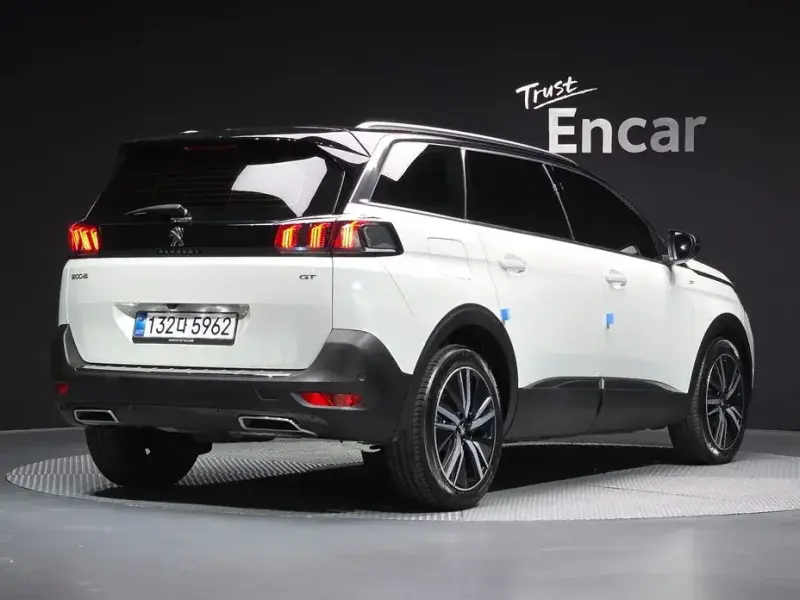 2024 Peugeot 5008 с пробегом 9 960 км