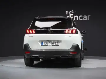 2024 Peugeot 5008 с пробегом 9 960 км