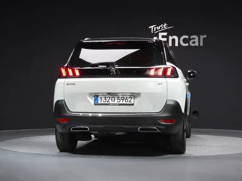 2024 Peugeot 5008 с пробегом 9 960 км