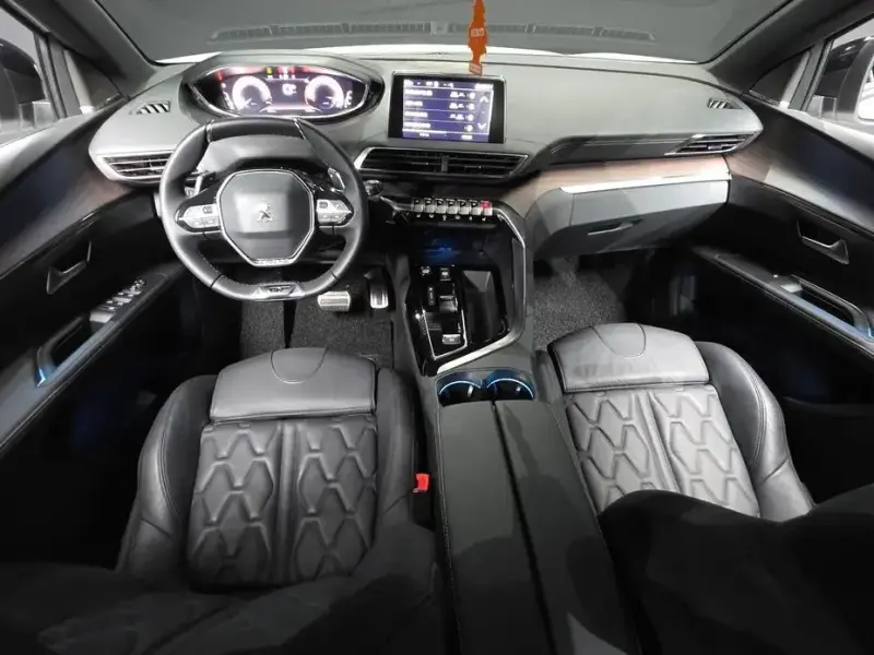 2024 Peugeot 5008 с пробегом 9 960 км