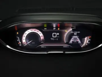 2024 Peugeot 5008 с пробегом 9 960 км
