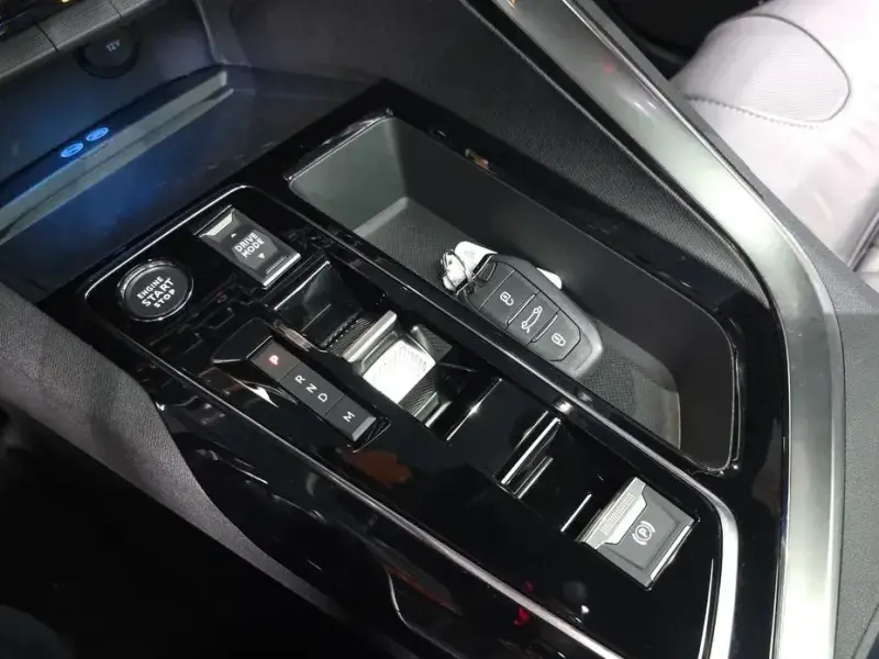 2024 Peugeot 5008 с пробегом 9 960 км