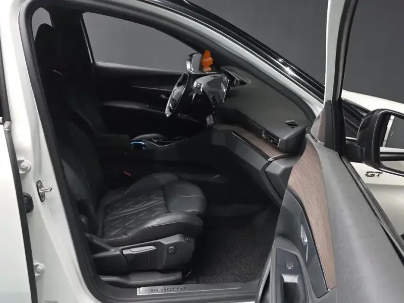 2024 Peugeot 5008 с пробегом 9 960 км