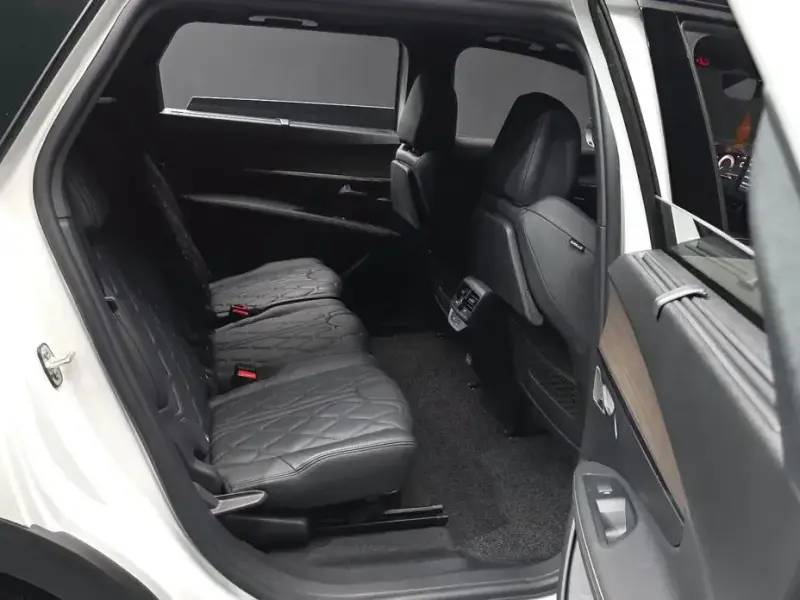 2024 Peugeot 5008 с пробегом 9 960 км