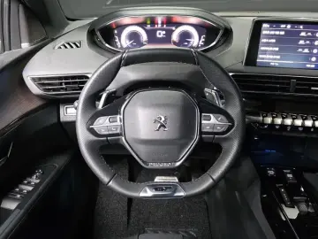 2024 Peugeot 5008 с пробегом 9 960 км