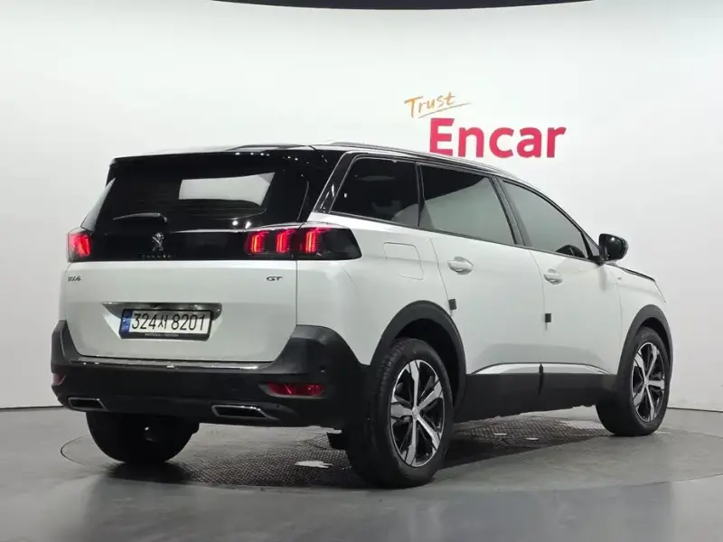 2022 Peugeot 5008 с пробегом 49 467 км