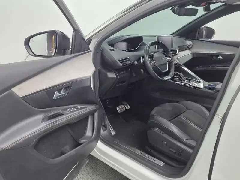 2022 Peugeot 5008 с пробегом 49 467 км