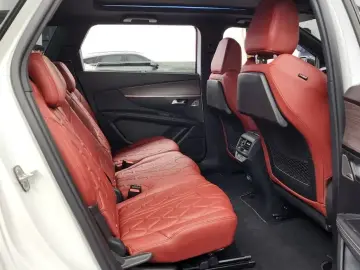 2024 Peugeot 5008 с пробегом 18 012 км