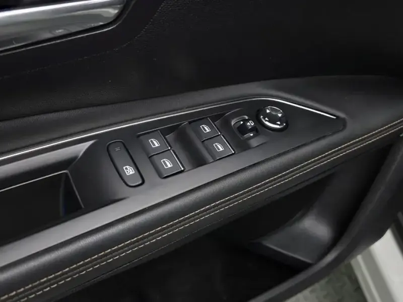 2022 Peugeot 5008 с пробегом 49 467 км