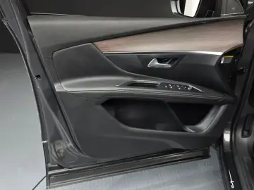2023 Peugeot 5008 с пробегом 13 453 км
