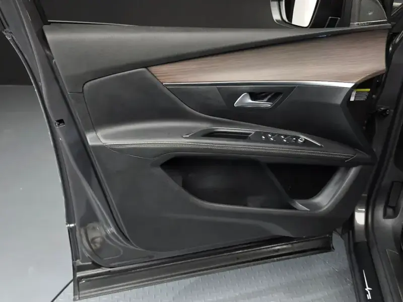 2023 Peugeot 5008 с пробегом 13 453 км