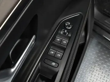 2023 Peugeot 5008 с пробегом 13 453 км