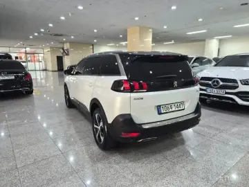 2021 Peugeot 5008 с пробегом 30 196 км