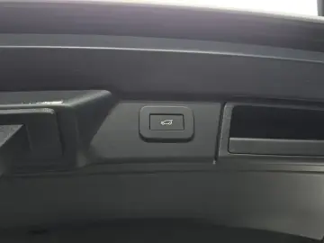 2023 Land Rover Range Rover Velar с пробегом 49 813 км
