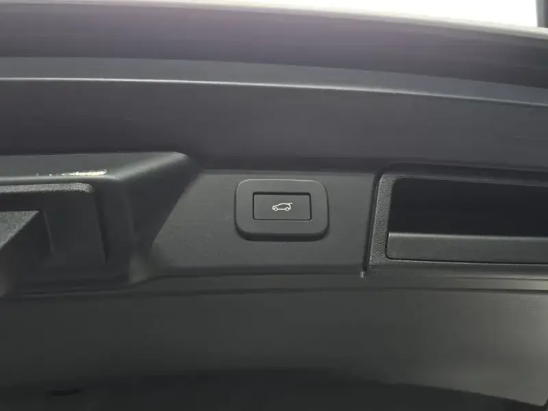 2023 Land Rover Range Rover Velar с пробегом 49 813 км