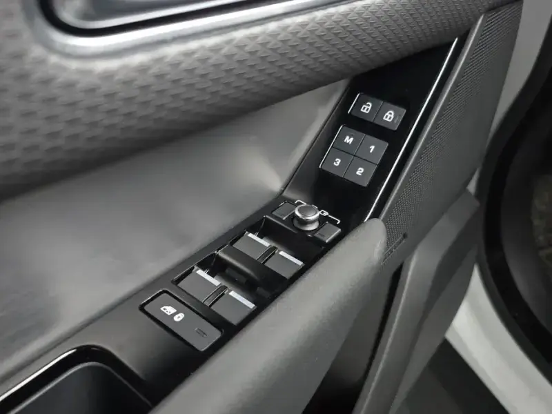 2023 Land Rover Range Rover Velar с пробегом 49 813 км