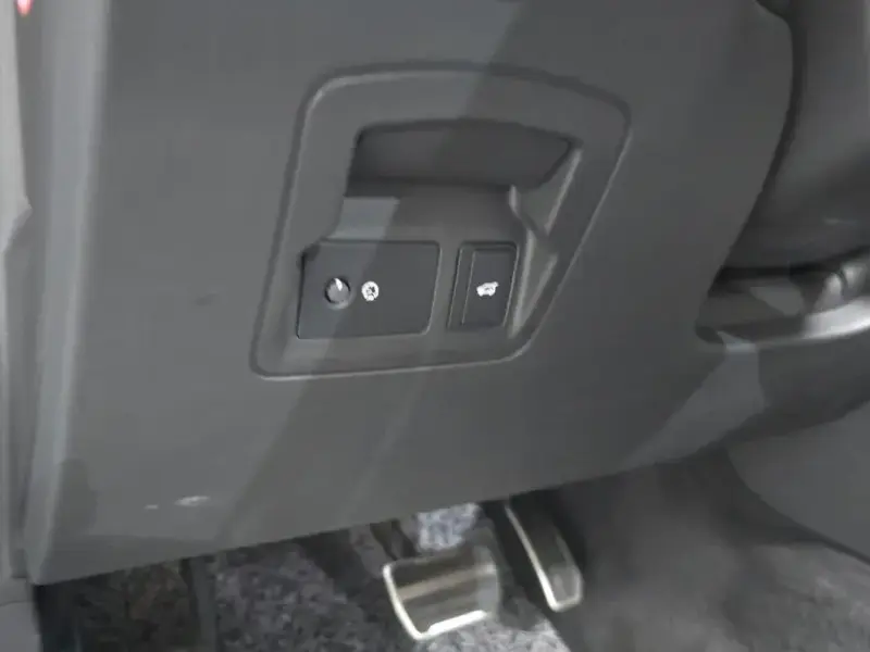 2023 Land Rover Range Rover Velar с пробегом 49 813 км