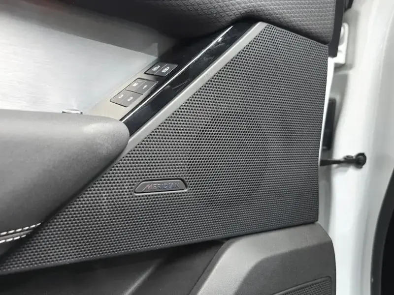 2023 Land Rover Range Rover Velar с пробегом 49 813 км