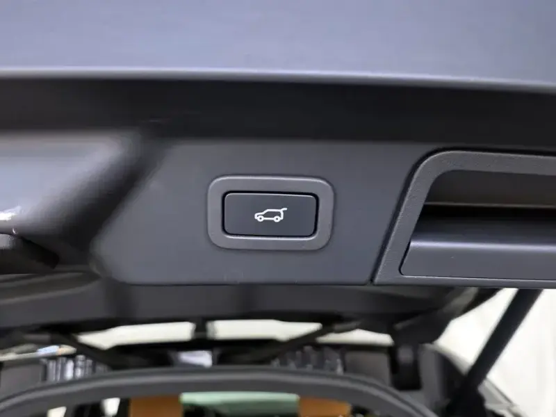 2022 Land Rover Range Rover Velar с пробегом 56 580 км