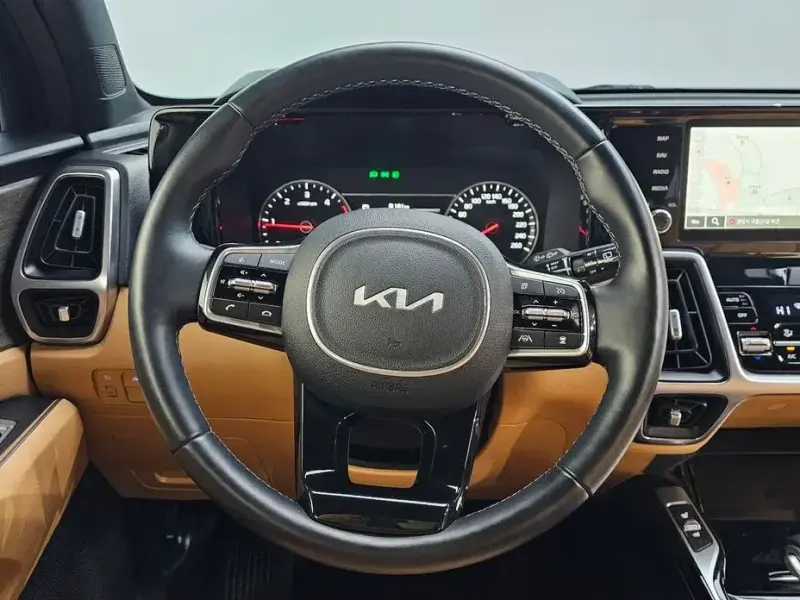 2023 Kia Sorento с пробегом 20 892 км