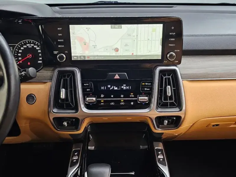 2023 Kia Sorento с пробегом 20 892 км